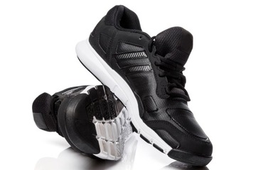Czarne buty sportowe